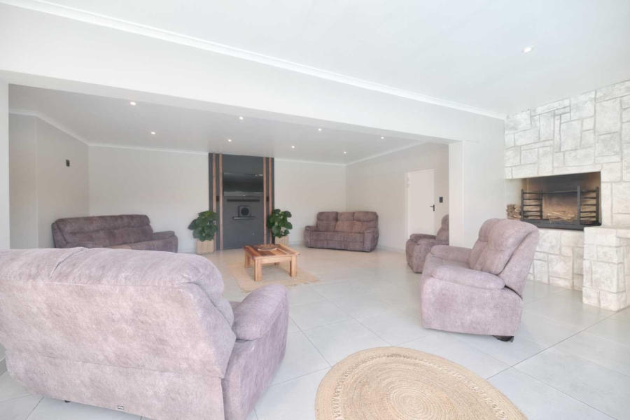 9 Bedroom Property for Sale in Westcliff Western Cape